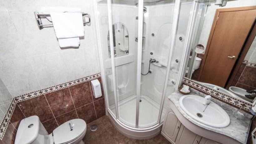 Balkonlu Üç Kişilik Standart Oda, Real de Castilla