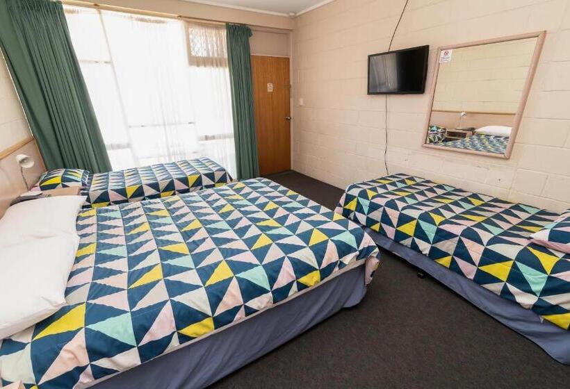 패밀리 룸, The Prince Mark Motel