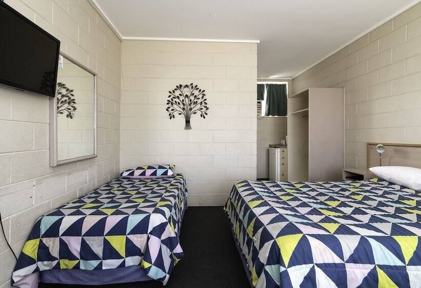 패밀리 룸, The Prince Mark Motel