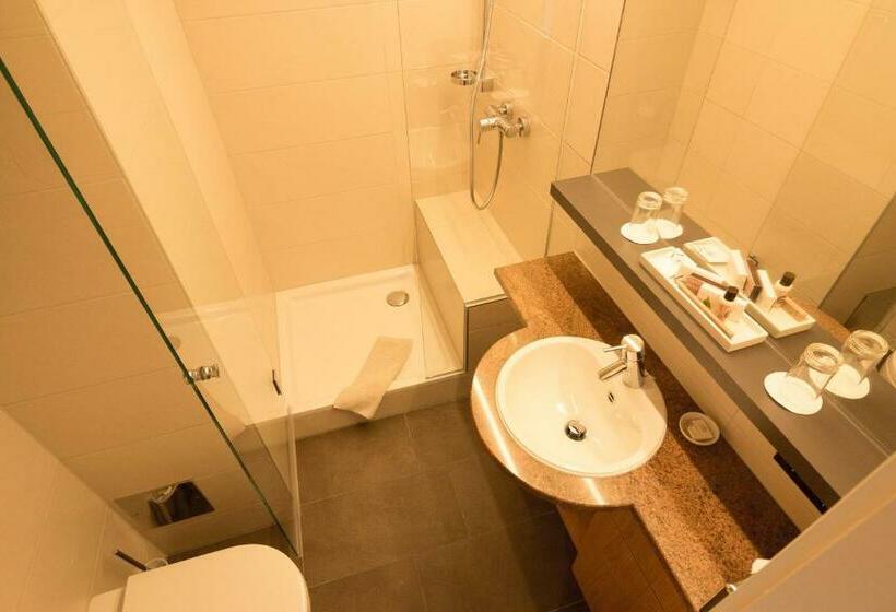 غرفة قياسية مزوَّدة بشُرفة, Wohlfühlhotel Hubertushof