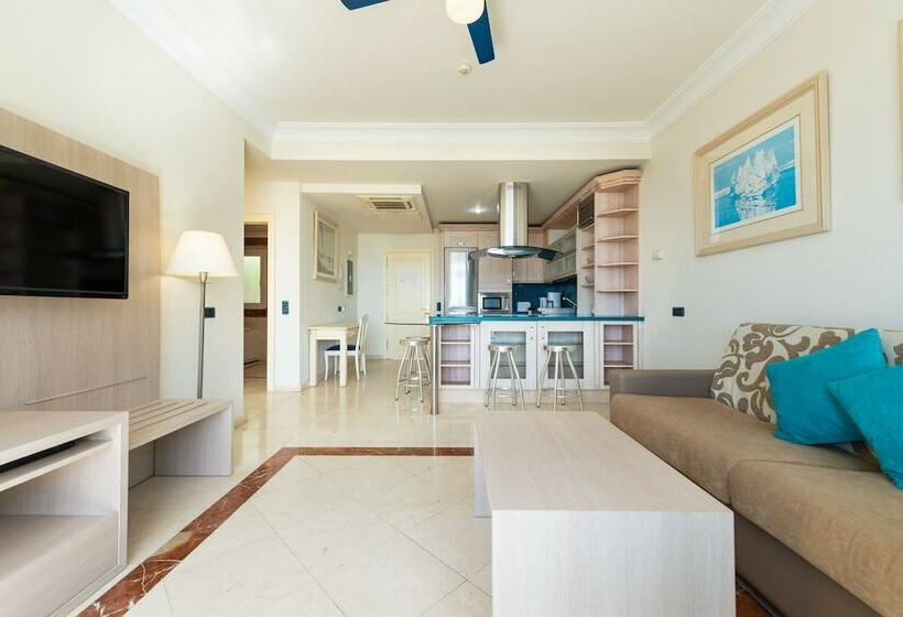 Полулюкс, Holiday Club Playa Amadores