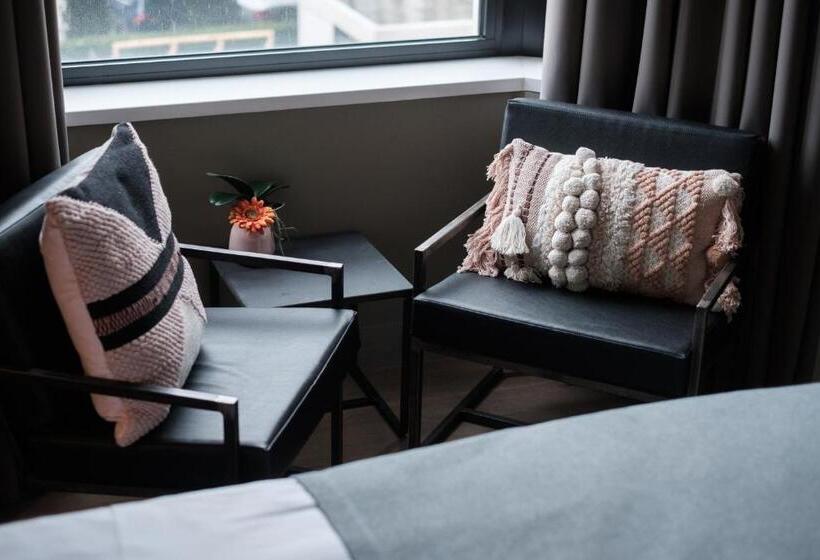 Standard Room with Views, Elisabeth