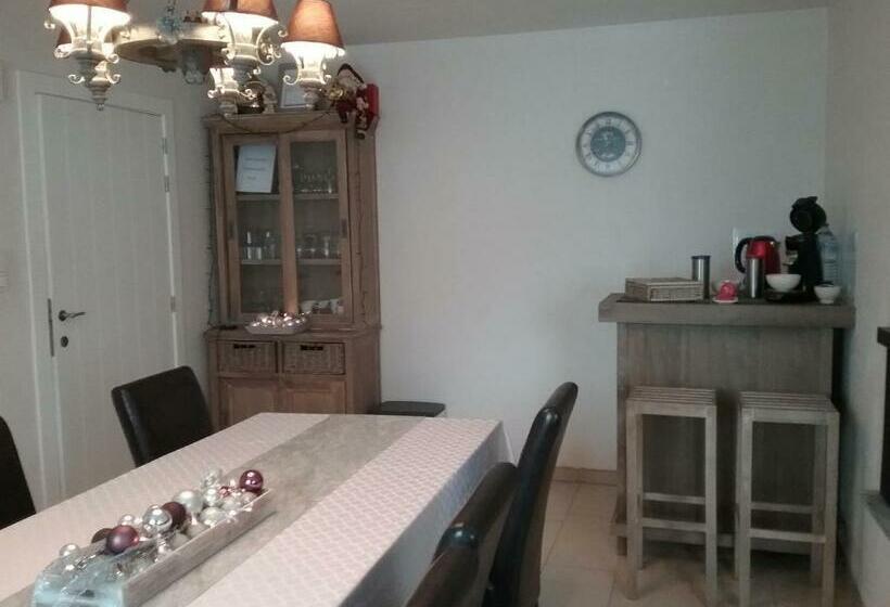 Семейный Номер, B&b 't Hemelbedje