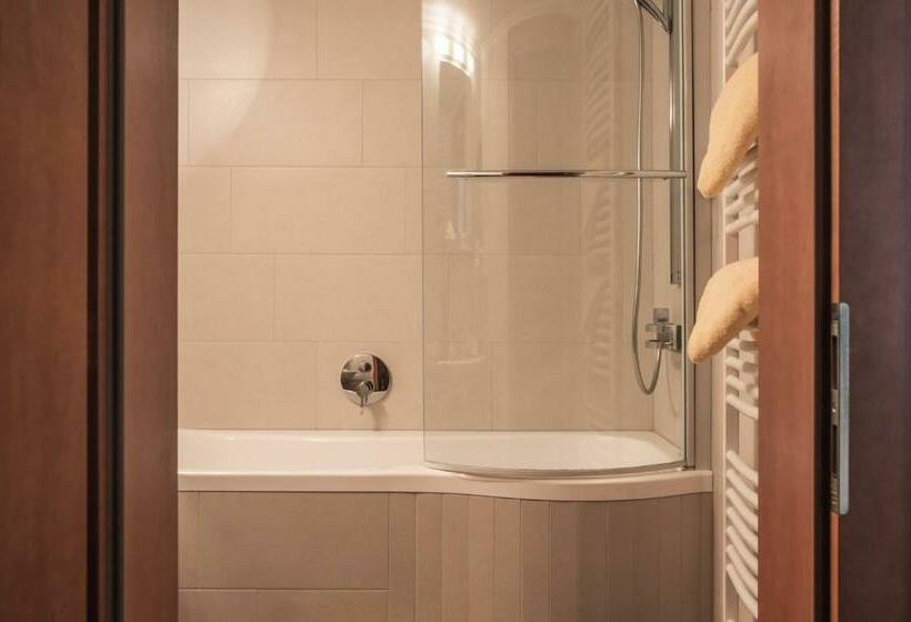 Habitación Estándar, Kristall