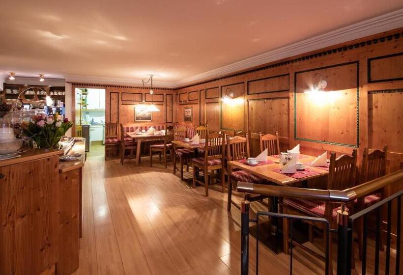 Habitación Estándar, Kristall