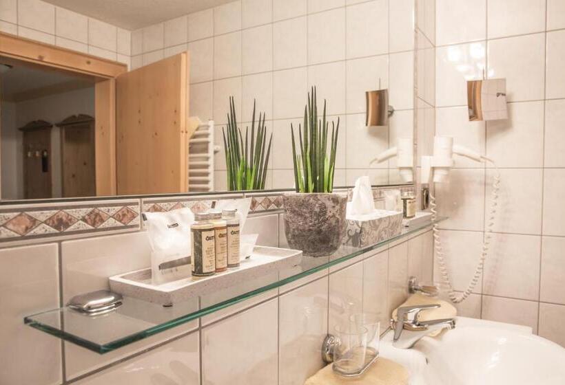 Suite Familiar, Kristall