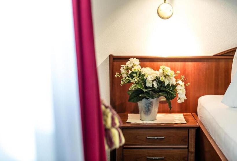 Habitación Estándar, Kristall