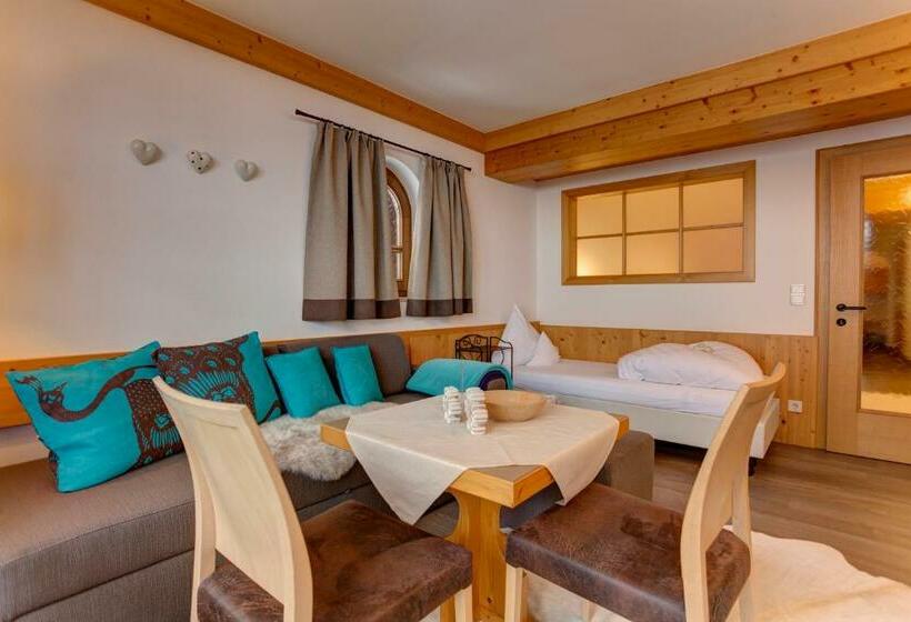 Люкс с Балконом, Am Dorfplatz Suites  Adults Only