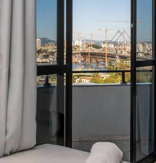 اتاق خانوادگی, Lumar