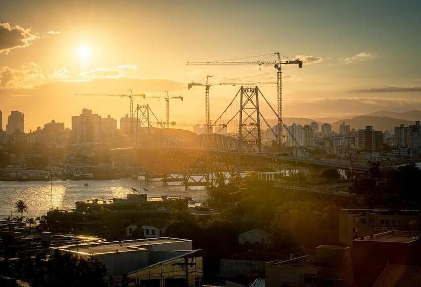 اتاق استاندارد, Lumar