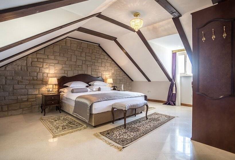 سوییت لوکس, Splendida Palace