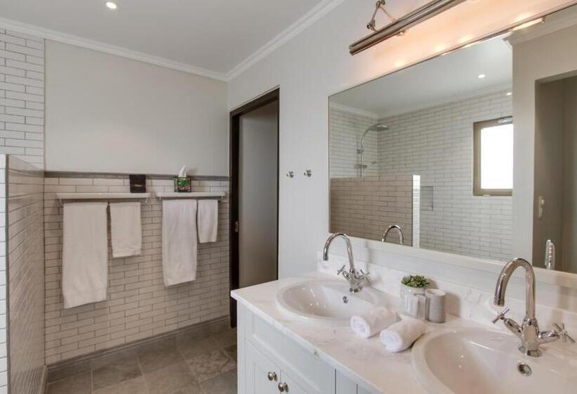 Quarto Ático, The Bellafonte   Luxury Oceanfront