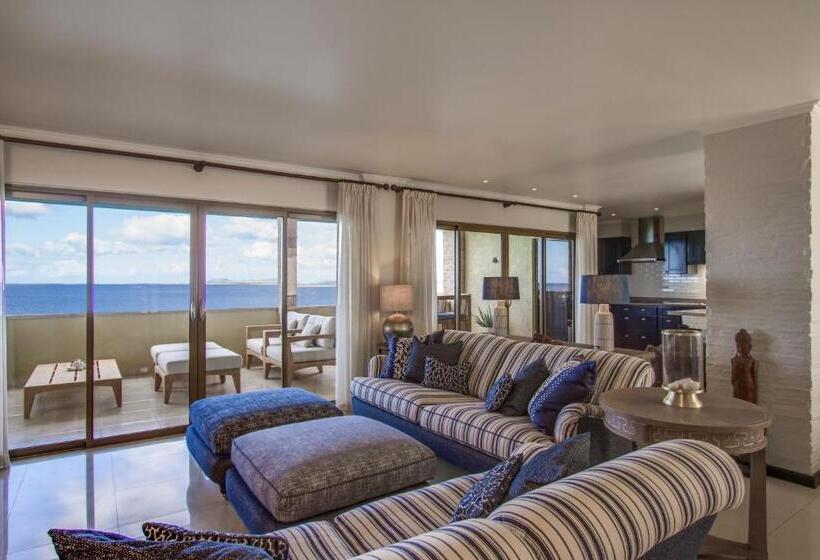 Quarto Ático, The Bellafonte   Luxury Oceanfront