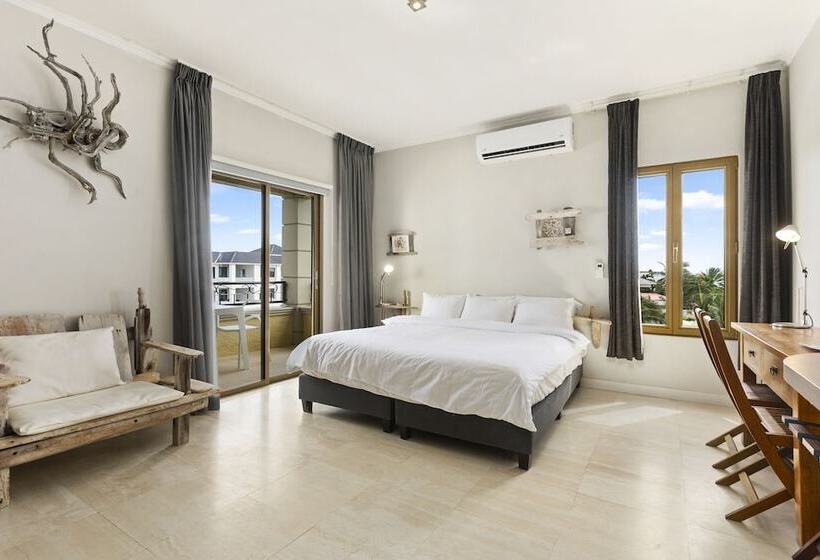 Escritório Estándar, The Bellafonte   Luxury Oceanfront
