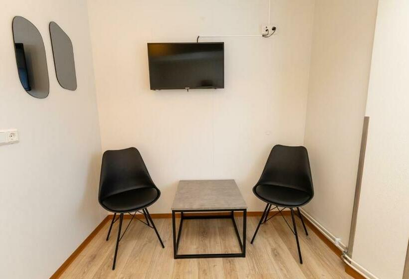اتاق استاندارد با سرویس بهداشتی مشترک, Akureyri Hostel