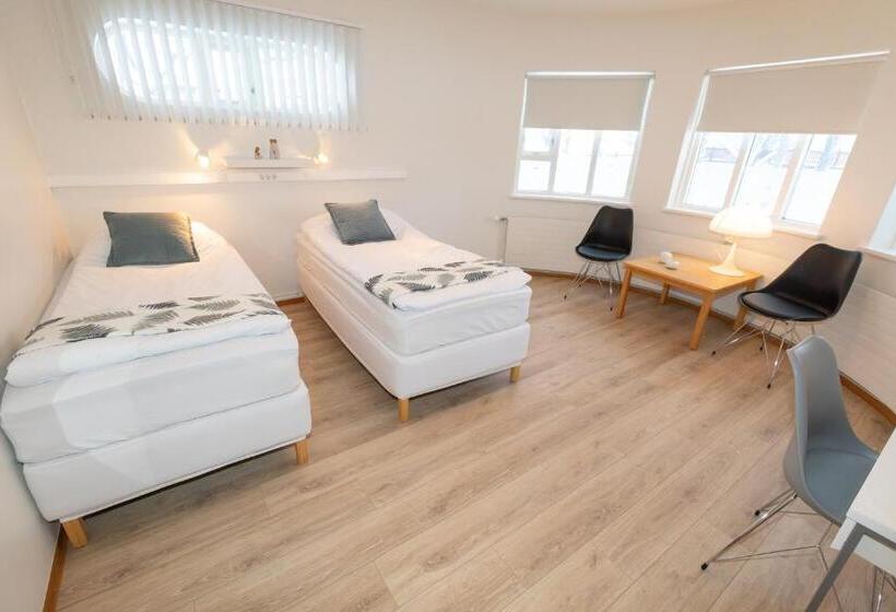 اتاق خانوادگی با سرویس بهداشتی مشترک, Akureyri Hostel