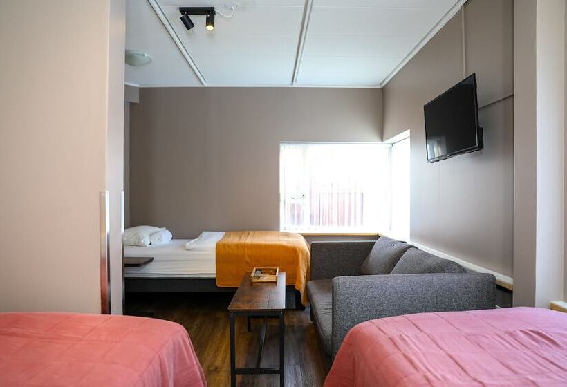 اتاق استاندارد سه تخته با سرویس بهداشتی مشترک, Akureyri Hostel