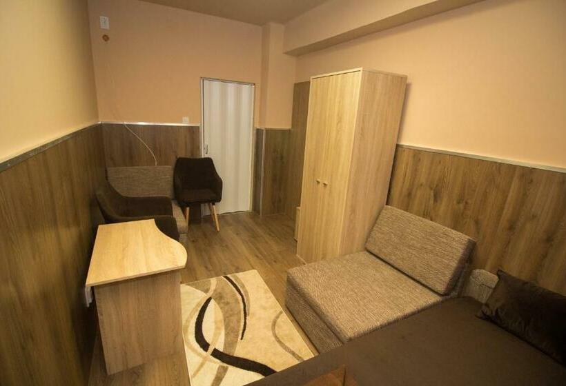 Семейный Номер, M7 Galéria Panzió