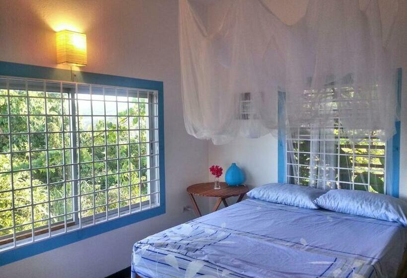 اتاق استاندارد با سرویس بهداشتی مشترک, Germaican Hostel