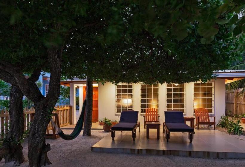 Люкс Кровать Кинг, Weezie S Ocean Front Hotel And Garden Cottages