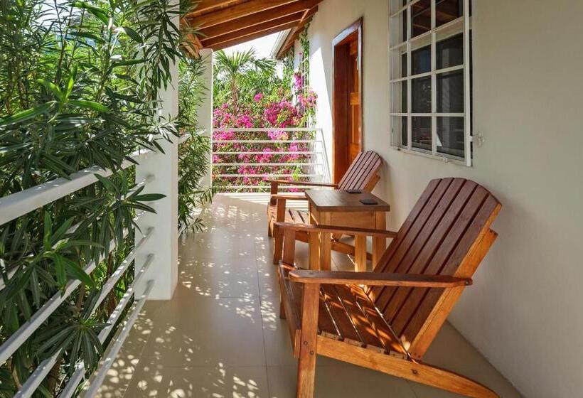 스탠다드 스튜디오, Weezie S Ocean Front Hotel And Garden Cottages