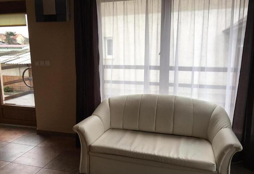 شقة غرفتين, Abszolút Hotel és Panzió