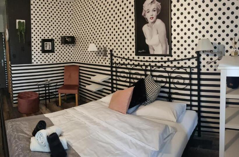 スタンダードルーム, Stőger Panzió