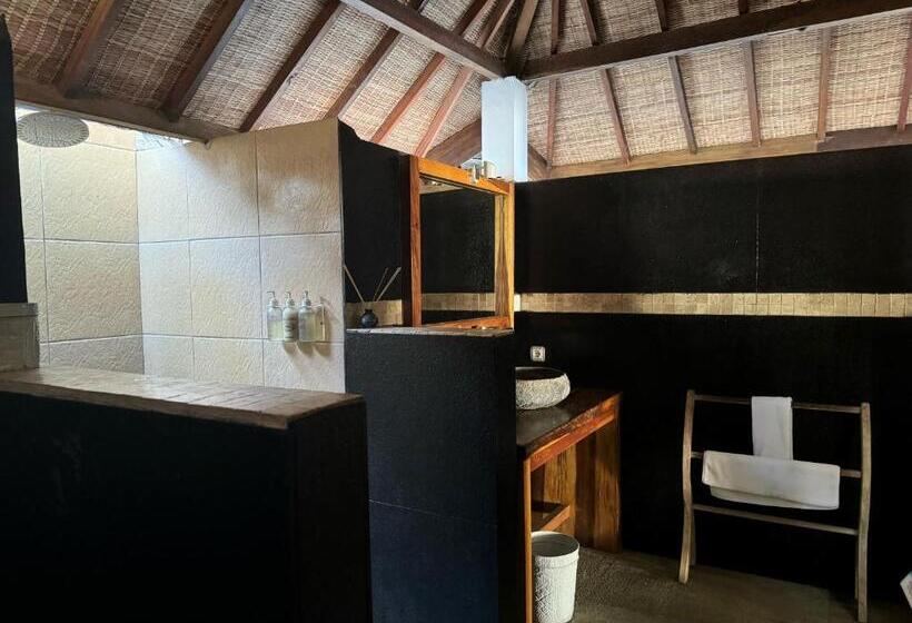 Бунгало Стандарт, Scallywags Beach Club