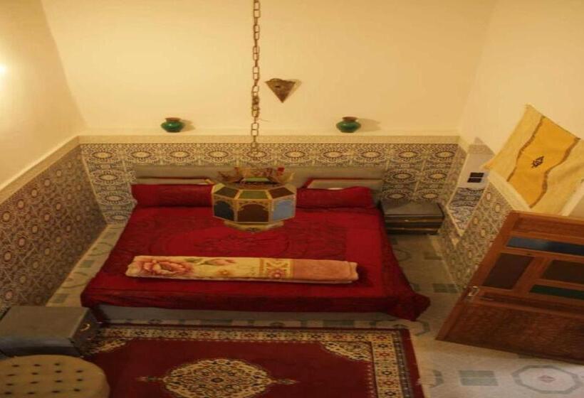 اتاق لوکس سه تخته, Hostel Rcif
