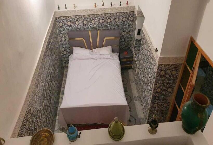 اتاق لوکس سه تخته, Hostel Rcif