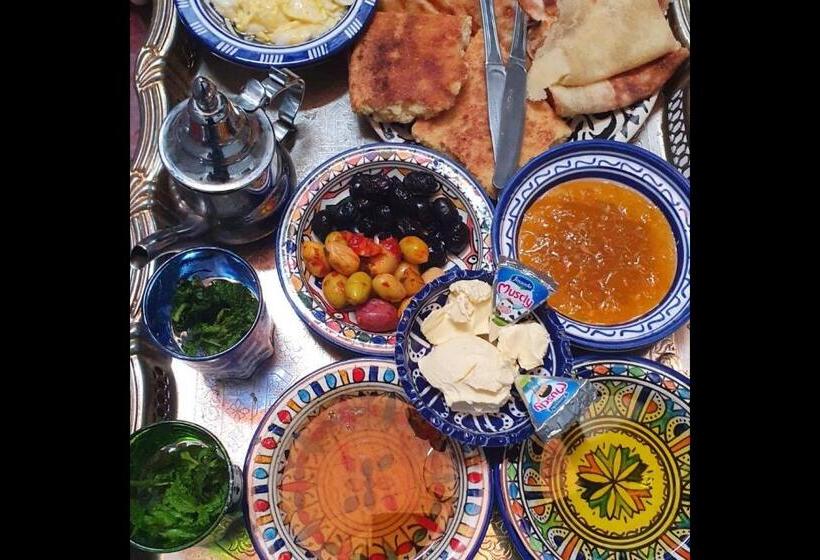 اتاق لوکس سه تخته, Hostel Rcif