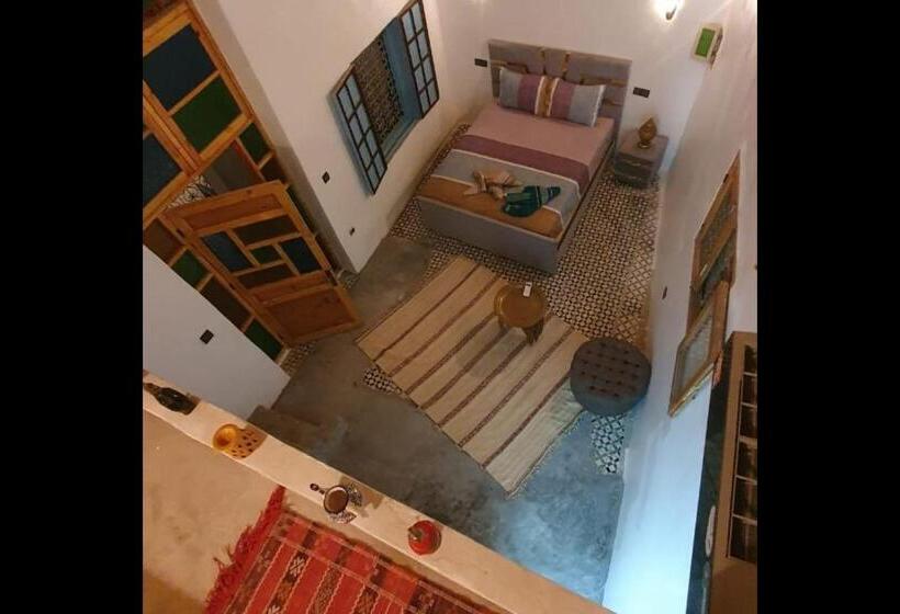 اتاق استاندارد سه نفره, Hostel Rcif