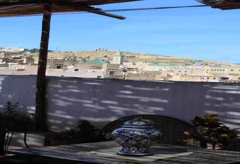 اتاق استاندارد سه نفره, Hostel Rcif