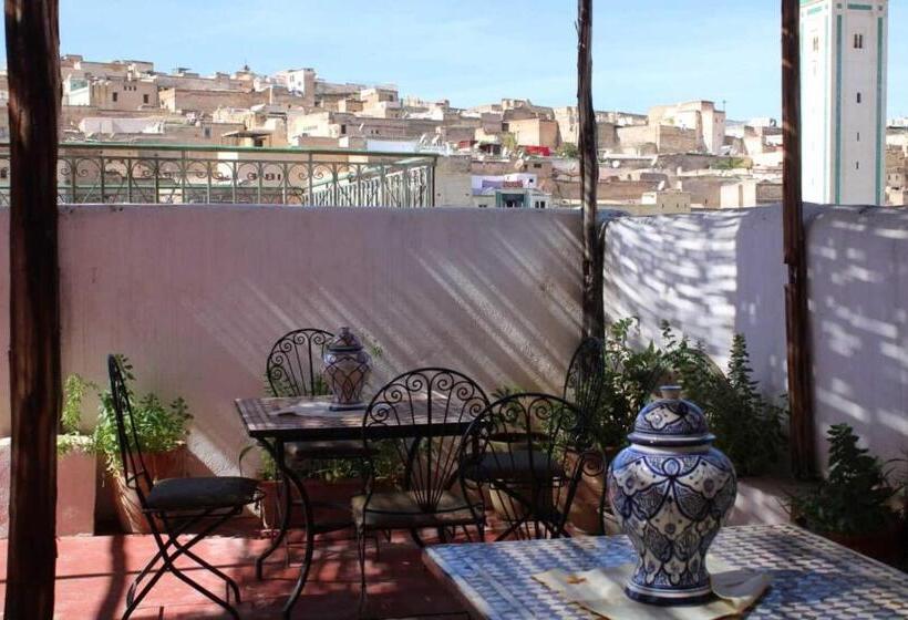 اتاق استاندارد سه نفره, Hostel Rcif
