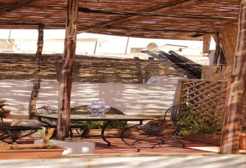 اتاق خانوادگی, Hostel Rcif