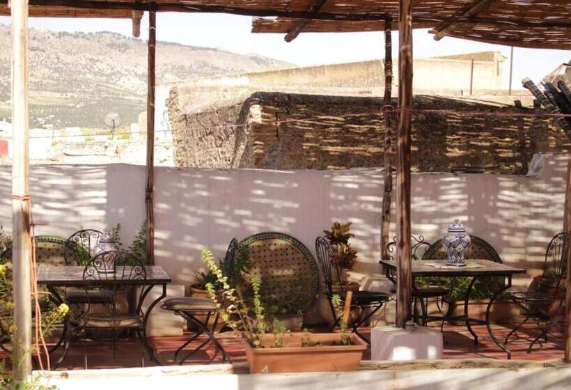 اتاق استاندارد سه نفره, Hostel Rcif