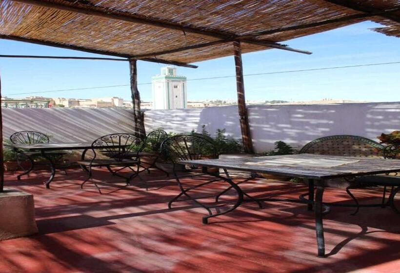 اتاق استاندارد سه نفره, Hostel Rcif