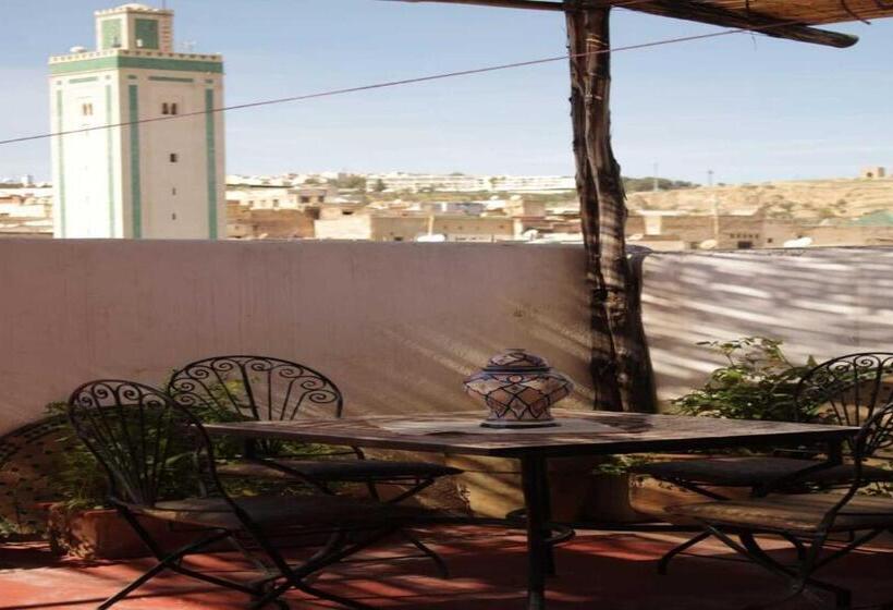 اتاق خانوادگی, Hostel Rcif