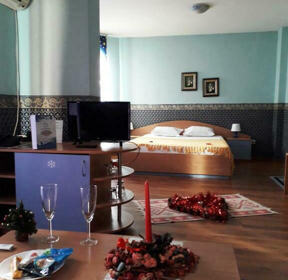 Люкс с Балконом, Family Hotel Emaly 1