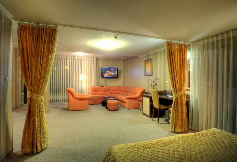 디럭스 스위트, Luxor