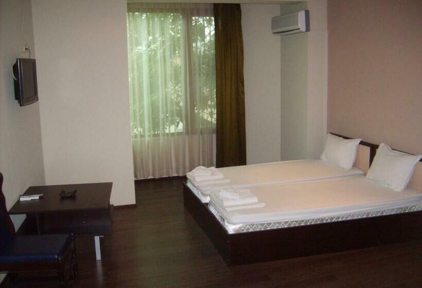 디럭스 룸, Trakart Residence