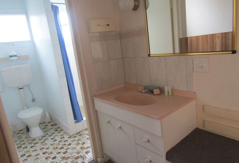 اتاق خانوادگی, Twin City Motor Inn