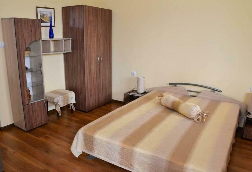 Полулюкс, Park Hotel Djevana