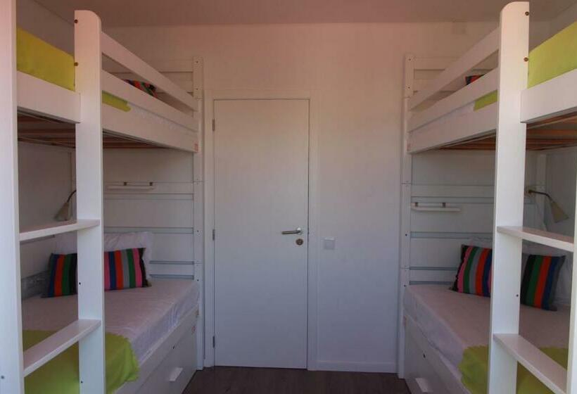 Кровать в Общей Комнате, Uau Hostel