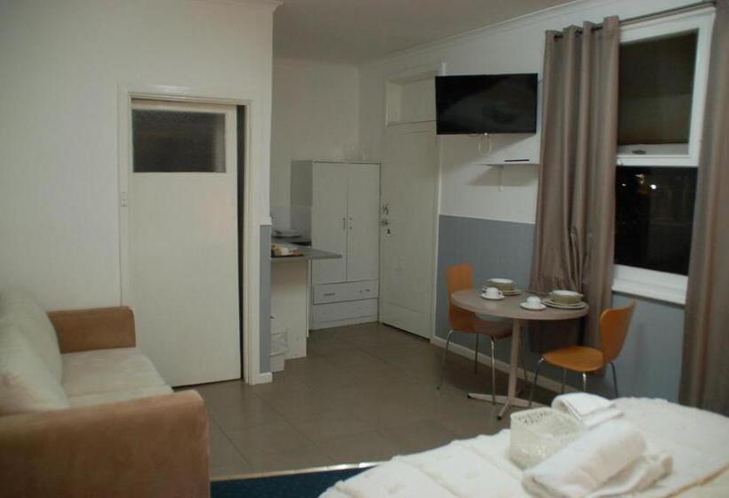 جناح ديلوكس سرير كينج, Calder Motel