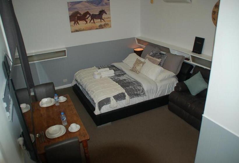 جناح ديلوكس سرير كينج, Calder Motel