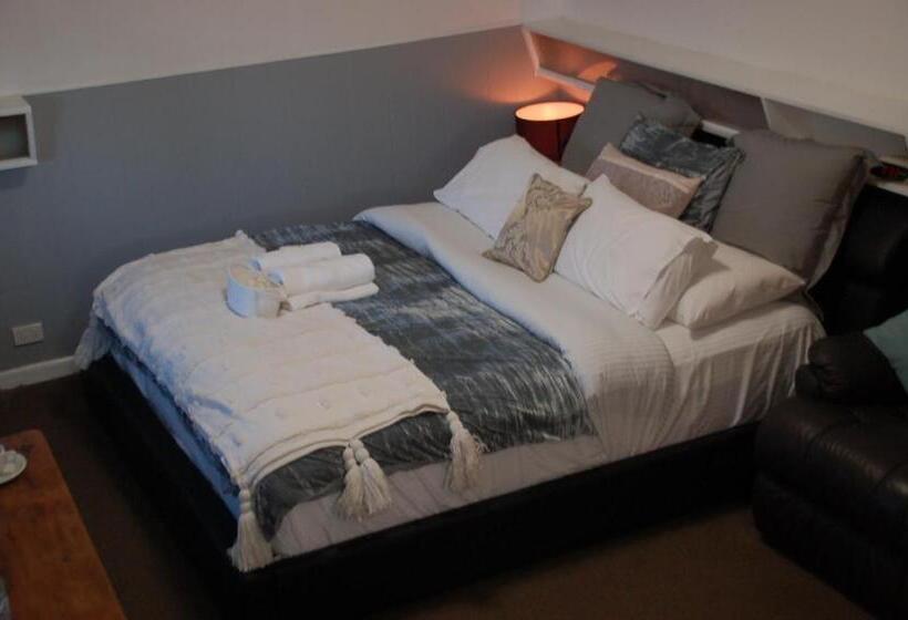 جناح ديلوكس سرير كينج, Calder Motel