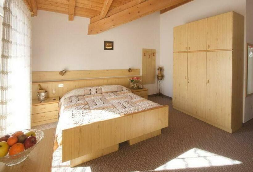 اتاق استاندارد با بالکن, Vallechiara