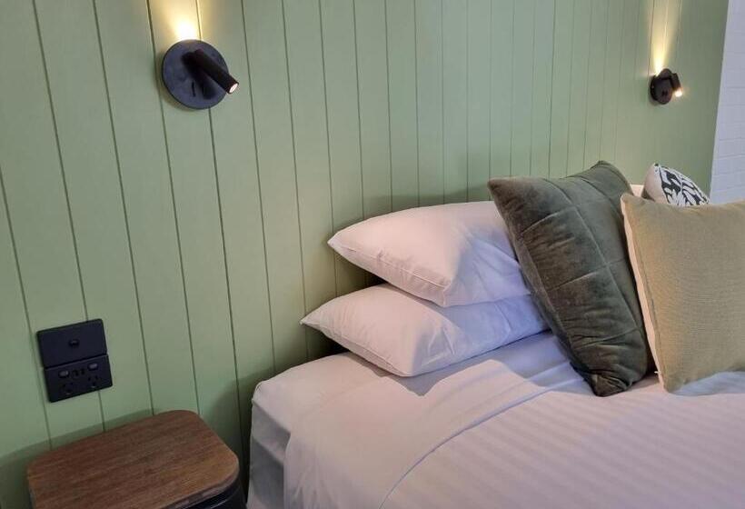 جناح سوبيريور, Cosmo Motel Adamstown