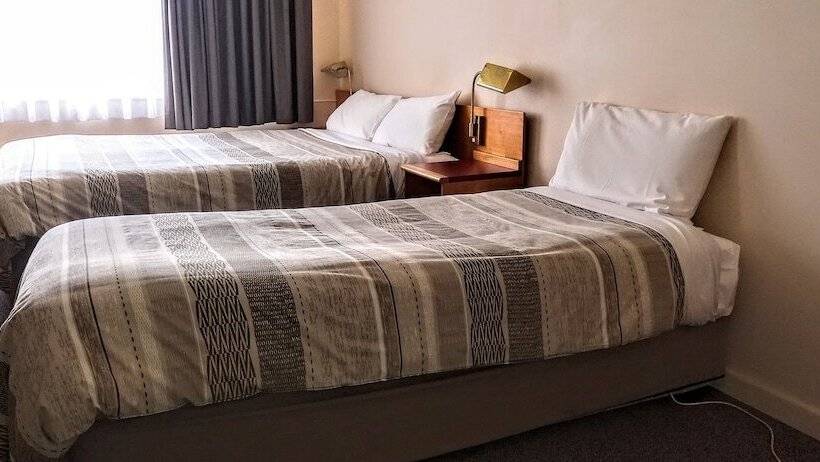اتاق استاندارد سه نفره, Redhill Cooma Motor Inn
